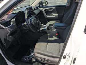 SUV XLE FWD 2024 d'occasion avec sièges en cuir, pneus R18, régulateur de vitesse adaptatif et intérieur clair - Product Image 5