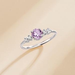 Anillo de compromiso de cinco piedras de amatista lavanda para mujer, gema púrpura, plata de ley 925, piedra de nacimiento de febrero, devoción - Product Image 2