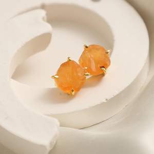 8-10mm pierre de cornaline brute plaqué or ensemble de broches boucles d'oreilles à la main pierre de naissance délicate bijoux minimalistes pour les femmes - Product Image 1