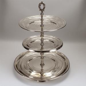 Support à gâteau en métal poli noir de qualité supérieure avec base décorative, parfait pour les présentations de gâteaux et les célébrations modernes - Product Image 6