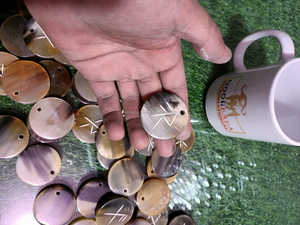 Juego de Runas de cuerno vikingo de la mejor calidad de 24 piezas Futhark mágico antiguo hecho de ágata de concha por Noorbaba International - Product Image 3