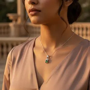 Pendentif en or blanc 925 avec diamant taille émeraude, plaqué rhodium, chaîne géométrique en boîte, parfait pour un usage quotidien, cadeau pour femme - Product Image 3