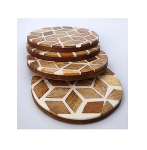 Sous-verres en verre classiques en bois naturel de style européen Sous-verres de table carrés - Product Image 1