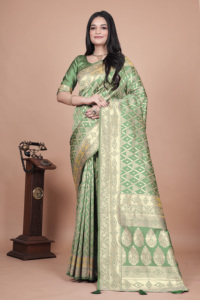 Saree en soie Banarasi élégant avec des motifs traditionnels de tissage Zari en argent riche Bordure de contraste Vêtements de fête - Product Image 4