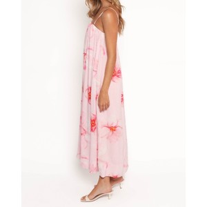 Robes polyvalentes pour femmes avec une forme élégante et une sensation douce au toucher, conçues pour la mode de tous les jours et les vêtements de saison en provenance d'Inde - Product Image 2