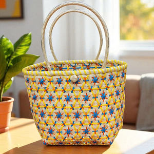 Sacs de shopping en plastique élégants et tendance avec poignée pour l'emballage de vêtements et de boutiques - Product Image 4