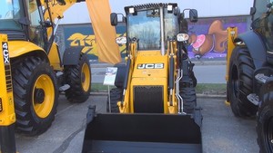 Chargeuses-pelleteuses d'occasion JCBB 1CX 4x4 de haute qualité avec performances élevées, capacité de charge nominale de 400 tonnes, moteur et boîte de vitesses inclus, à vendre - Product Image 3