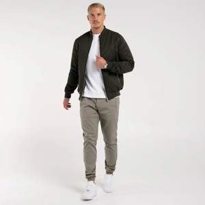 Chaqueta de bombardero OEM de alta calidad para hombre con diseño clásico y tela duradera para uso diario - Product Image 1