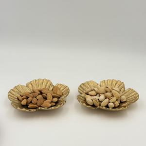 Ensemble de 2 bols décoratifs pour fruits secs, en métal doré, avec motif de fleurs dorées en relief et feuilles métalliques à cinq pétales - Product Image 3