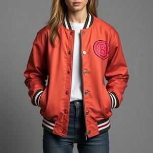 Veste universitaire de haute qualité avec logo brodé personnalisé : corps en laine, manches en cuir, nouveau style, matelassage épais et chaud, vente en gros - Product Image 3