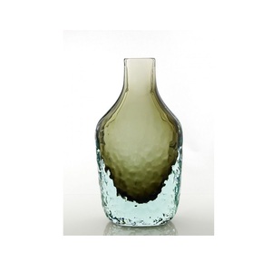 Florero de vidrio con base de acento metálico para arreglos de lujo, banquetes de boda o arreglos de hospitalidad de diseñador - Product Image 1