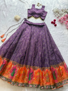 Élégance avec une touche moderne : Lehenga en organza imprimé numériquement, entièrement cousu, avec blouse cousue, idéal pour les soirées. - Product Image 4