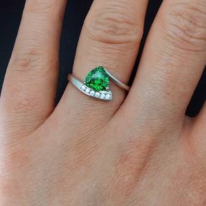 Venta al por mayor de mujeres 925 plata esterlina triángulo corte Art Deco anillo laboratorio cultivado Esmeralda diamante perla flor patrón boda Festival - Product Image 6