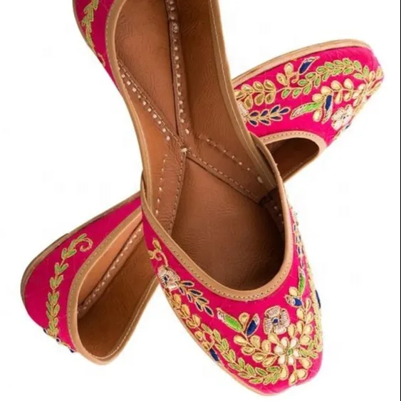 Khussa ayakkabı kadınlar için renkli khussa çiçek khussa moda geleneksel işlemeli fabrika doğrudan tedarik bayan