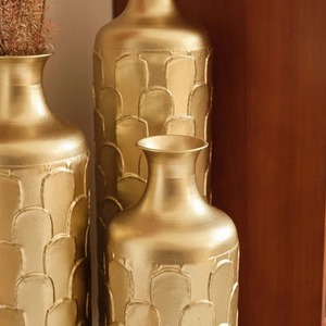 Juego de 3 Jarrones de Piso de Metal Dorado de Alta Gama, Adecuados para Decoración de Sala de Estar, Reuniones y Regalos Premium, Venta al por Mayor desde India - Product Image 5