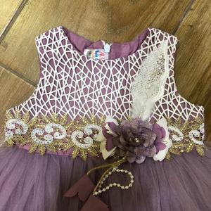 2020 nouvelle Collection élégant doré Satin bébé fille doux genou longueur fête Style vêtements belles fleurs décor pour le printemps - Product Image 1