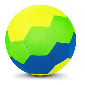 Ballon de football d'intérieur souple taille 4 pour enfants et jeunes, haute adhérence, rebond réel, jeu silencieux, rembourrage en mousse durable, style classique avec logo imprimé - Product Image 2