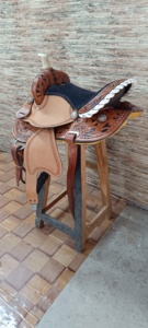 Selle de cheval de course occidentale anglaise de haute qualité, en cuir premium, fabriquée à la main, durable, confortable, avec éléments en bois, fibre de verre et plastique. - Product Image 4