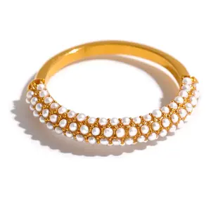 Anillo Elegante con Perlas de Imitación Chapado en Oro de 18K - Product Image 1
