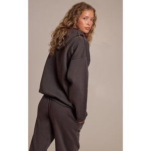 เสื้อฮู้ดดี้ผู้หญิงไซส์ใหญ่ 450GSM พรีเมียม สไตล์ลำลองแนวสตรีท เนื้อผ้านุ่ม สั่งทำ OEM แบรนด์ส่วนตัวสำหรับผู้หญิง - Product Image 5