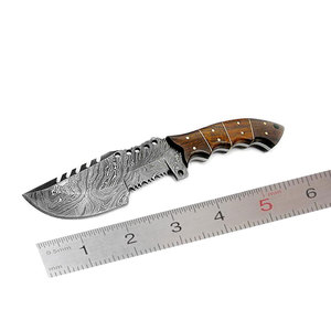 Cuchillo de Supervivencia de Acero de Damasco de Calidad, Hecho a Mano, para Campismo, Bushcraft y Caza - Product Image 1