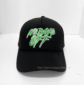 Gorra de camionero de 5 paneles personalizada con logotipo bordado único en 2D y 3D, gorra de malla de moda de Vietnam Headwear Factory, estilo deportivo y novedoso - Product Image 1