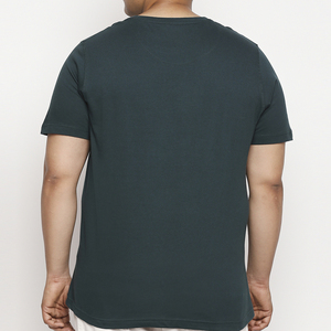 เสื้อยืดโลโก้ขนาดพลัสไซส์พร้อมคอกลมและคุณสมบัติป้องกันการเกิดขน - Product Image 5