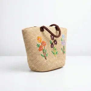 Sac à bandoulière pour femme avec fleurs brodées, style bohème, sac de shopping d'été fabriqué à Madagascar - Product Image 3
