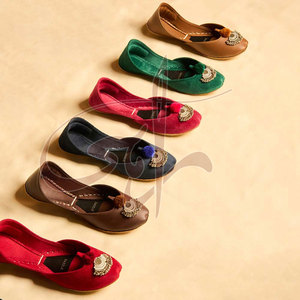 Khussa de Mujer Hecha a Mano con Parte Superior de Cuero Sintético Estampado Antideslizante de Alta Calidad y Tendencia de Moda - Product Image 6