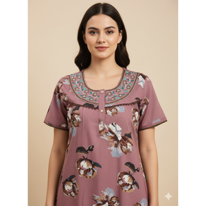 Camisón Largo Informal Estampado para Mujer Alpine, Tejido Suave y Cómodo, Manga Corta, Largo Completo, con Bolsillo Lateral para Uso Doméstico - Product Image 1
