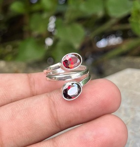 แหวนโกเมนสีเงิน925แบบปรับได้ทำด้วยมือเครื่องประดับอัญมณีมินิมอลสำหรับผู้หญิงครบรอบวันคริสต์มาสที่ไม่เหมือนใคร - Product Image 3