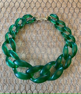 Collier élégant en perles de résine, motif floral et de modèle sur le thème de l'art, idéal pour les cadeaux - Product Image 1