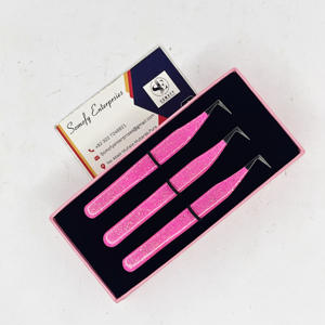 Pince à cils en acier inoxydable revêtue de caoutchouc avec logo personnalisable Pointe argentée maigre à 90 degrés Nouveau design de poignée en couleur blanche - Product Image 2