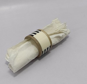 Servilletero de madera y resina de bajo precio para restaurantes Decoración de mesa elegante Característica almacenada - Product Image 3