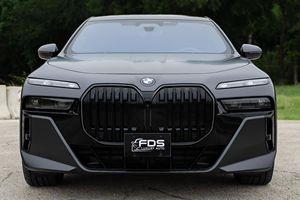 BMW 760i xDrive 2026 Usado en Excelentes Condiciones, 536 hp, Motor V8 Twin-Turbo, Tracción en las Cuatro Ruedas, Color Gris Congelado - Product Image 1