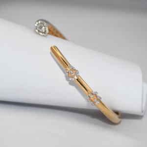 Brazalete Abrible de Plata 925 con Diamantes Redondos de Talla Brillante |   Diamantes Cultivados en Laboratorio |   Elegante Ropa de Diario para Mujer con Certificación IGI - Product Image 4