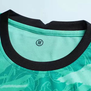 Conjunto de ropa de camisetas de fútbol unisex 100% poliéster transpirable de secado rápido a rayas ropa deportiva para adultos - Product Image 3