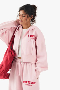 Trendy Dynamic Pink Drop Shoulder Mujeres Boxy Crop Zip Through Hoodie Sudaderas con capucha antiarrugas y transpirables Mujeres Zip Up Hoodie - Product Image 4