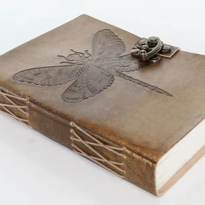 สมุดปกหนังลายนูนรูปแมลงปอโบราณสีเข้มเย็บเป็นเกลียวและอานแต่ละชิ้น - Product Image 1