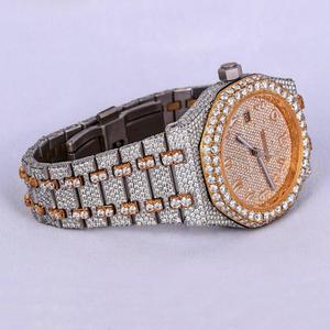 นาฬิกาข้อมือที่มีเพชรโมอิสประกายนาฬิกาทรงกลมตัดเพชรสวยงามสำหรับนาฬิกาฮิปฮอปที่กำหนดเองดูหรูหรา - Product Image 2