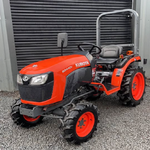 Tracteur agricole compact 4x4, efficace, avec moteur diesel Kubota, prêt pour le chargement, cadre pour utilisation agricole, roulement central inclus - Product Image 6