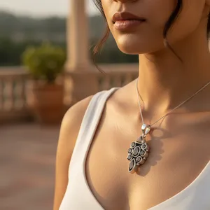 Colgante de Plata 925 con Cuarzo Ahumado Rosa Dorado Tallado en Esmeralda Hecho a Mano para Mujer - Product Image 1