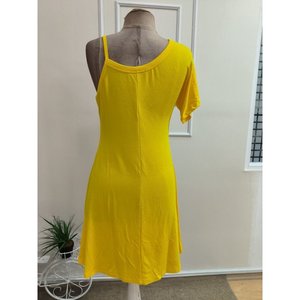 Vestido corto de viscosa con cuello redondo y tirantes de una sola manga para mujer, 35137 - Amarillo - Product Image 6