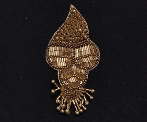 Broche de Mujer con Cristal de Manzana Bordado a Mano con Cuentas Facetadas y Tubulares de la Mejor Calidad, con Pin Trasero - Product Image 4