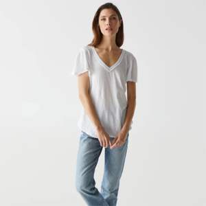 เสื้อทีคอตตอนระบายอากาศ Supima สําหรับผู้หญิงคุณภาพระดับพรีเมียม - เนื้อเรียบเป็นพิเศษ รู้สึกน้ําหนักเบา เหมาะสําหรับการจัดแต่งทรงผมแบบสบาย ๆ - Product Image 1