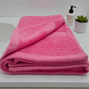 Serviette de Bain Premium Rose Fuchsia 100% Coton Bordure Côtelée Dobby Certifiée Oeko-Tex Ultra Absorbante Haute Densité Vente en Gros - Product Image 4