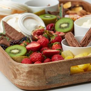 Salisbury and Co Grove Plateau de service rectangulaire en bois de manguier 50x35cm est un plateau de service rectangulaire en bois de manguier - Product Image 5