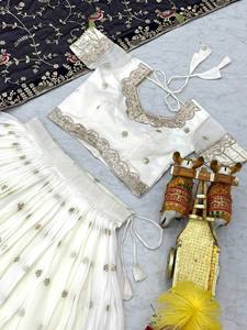 Conjunto de Lehenga Choli Elegante para Boda Unity Luxure, Blanco Bordado con Dupatta en Contraste, Mezcla Premium de Georgette y Seda - Product Image 6