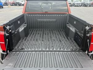 Nuevo usado 2024 Toyota Tacoma Hybrid TRD Pro HV doble cabina 4WD con ruedas de aleación asientos de cuero sistema de navegación arranque remoto - Product Image 4