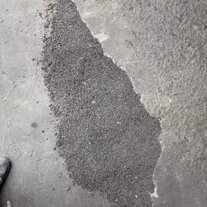 Material de asfalto de parche frío confiable para una calidad constante en reparaciones de carreteras y restauración de superficies - Product Image 2